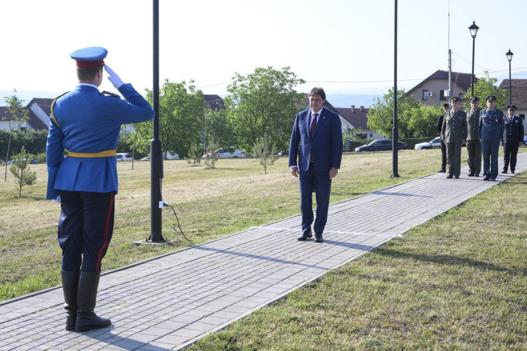 (FOTO) Dan kad se Srbija klanja svojim junacima! Vidovdan obeležen uz najviše državne počasti