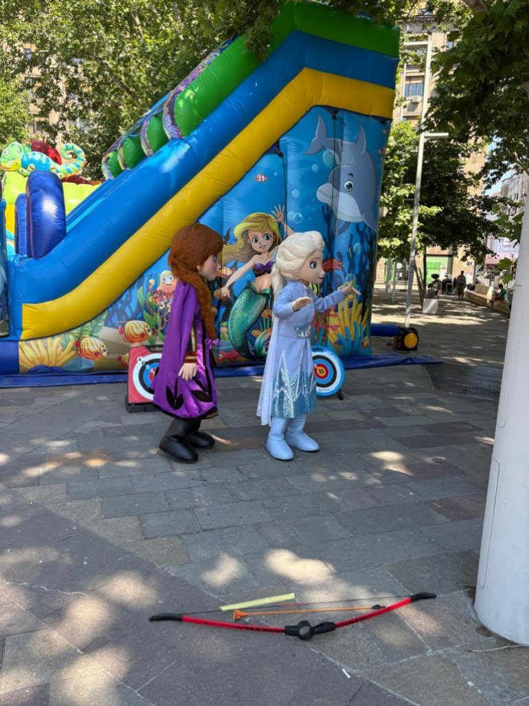 (FOTO/VIDEO) Na Trgu Nikole Pašića u toku dečji program u okviru skupa Srbija jedna porodica
