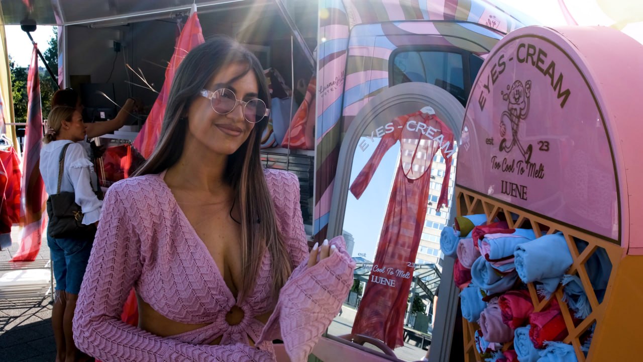 (FOTO/VIDEO) „Luene Eyes-Cream Truck“ od danas i u Novom Sadu ispred TC „Big Fashion“: Modni aksesoari, sladoled i druženje sa influenserkom Ena Lunom čekaju vas na ovom mestu!